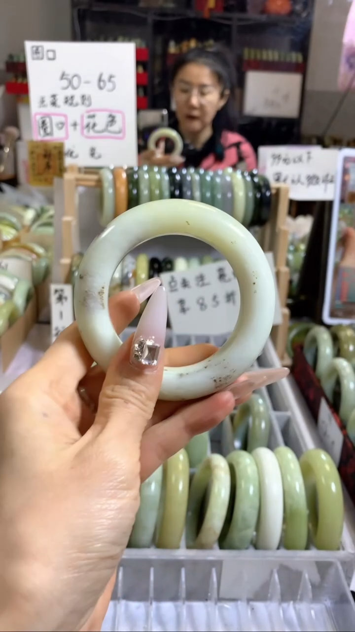 未镶嵌岫玉手镯23