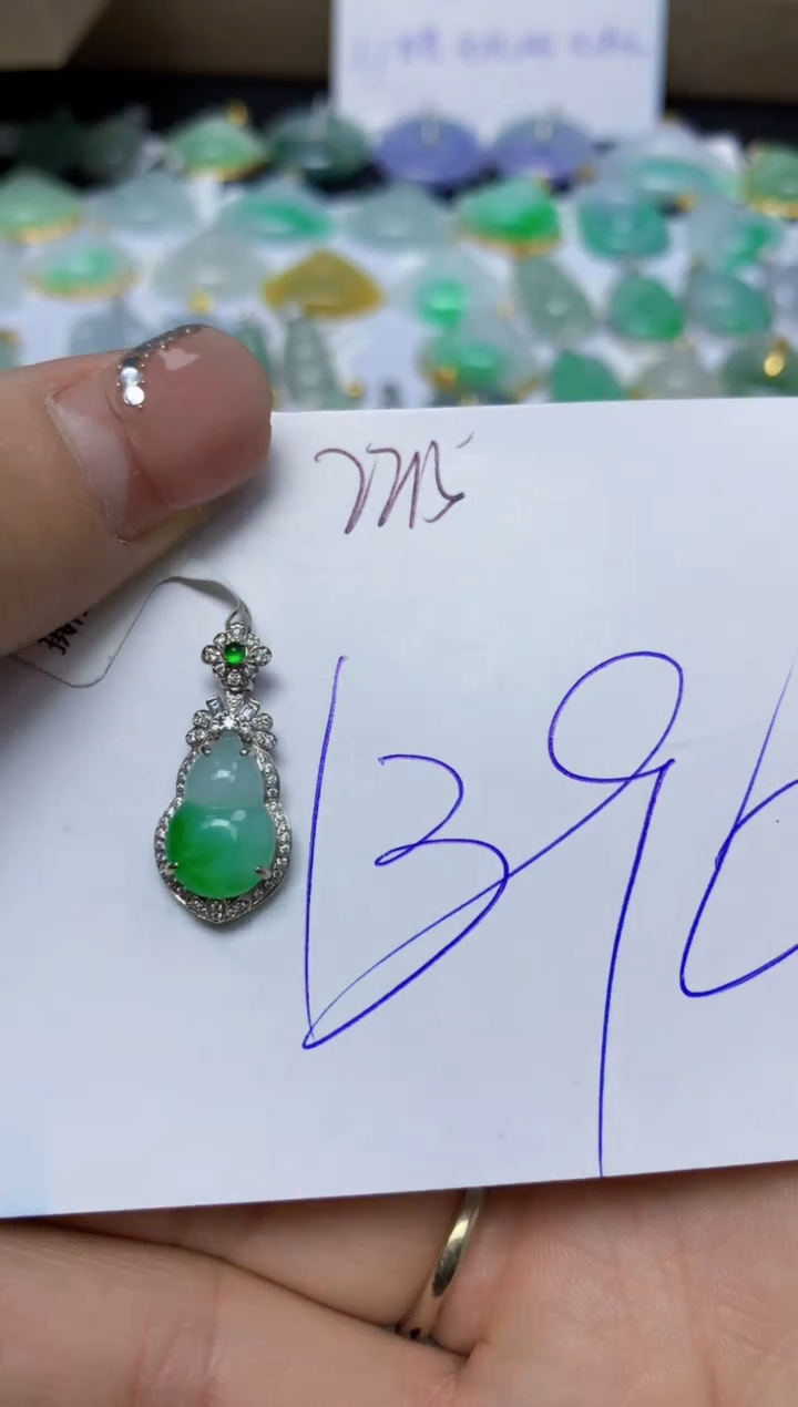 【闪购商品】翡翠挂件18K金镶嵌 天然翡翠A货