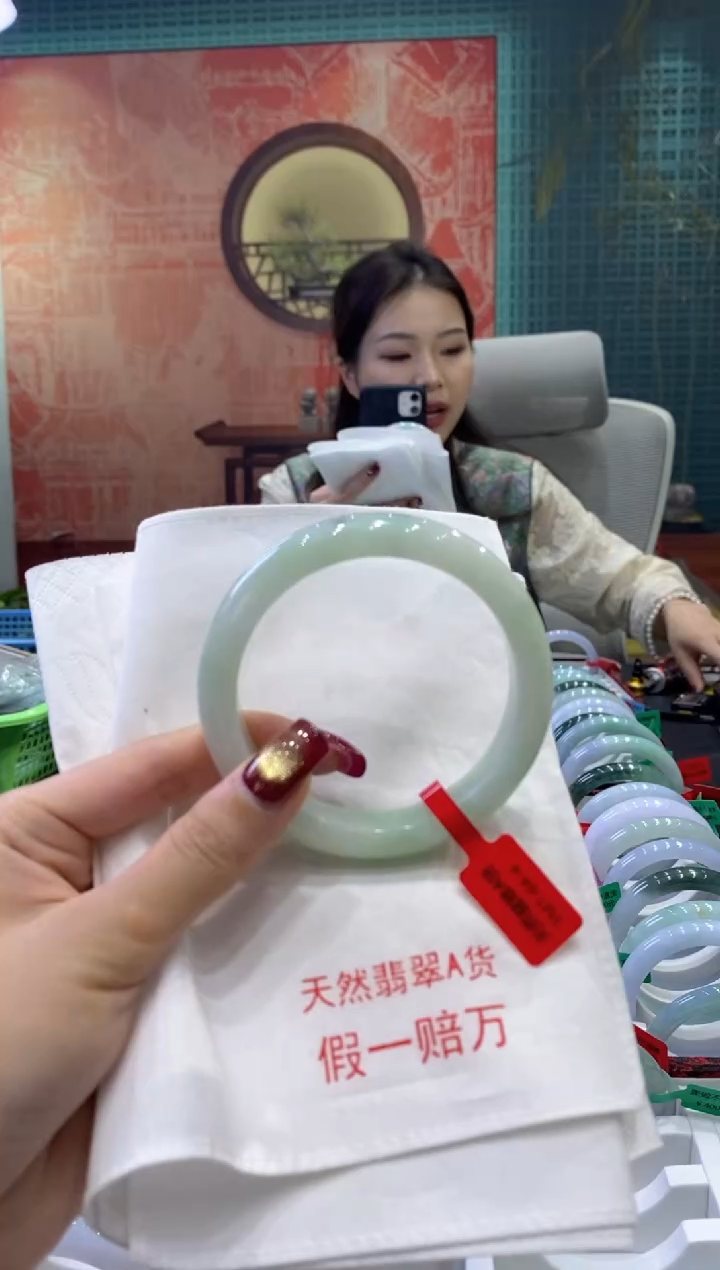 【闪购商品】翡翠手镯未镶嵌多人08990