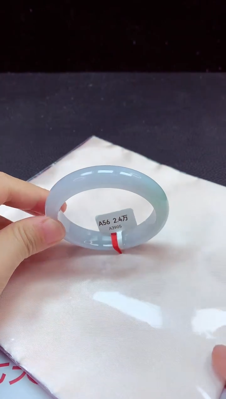 【闪购商品】翡翠手镯未镶嵌镯子56+