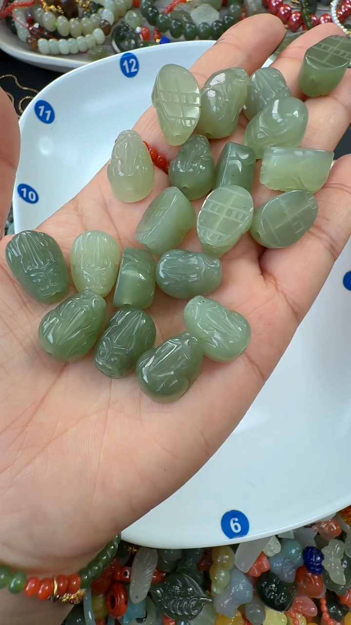 未镶嵌和田玉珠宝半成品B1通孔多样性发其一
