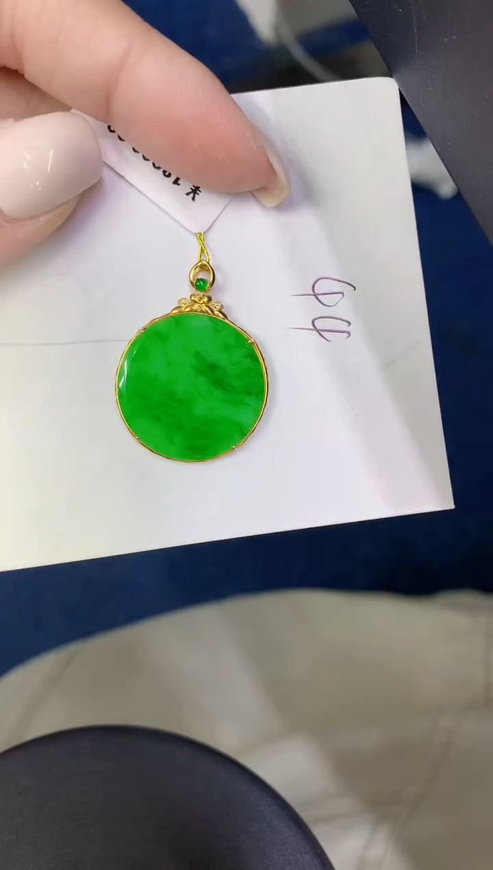 颈饰18K金镶嵌翡翠缅甸天然翡翠A货