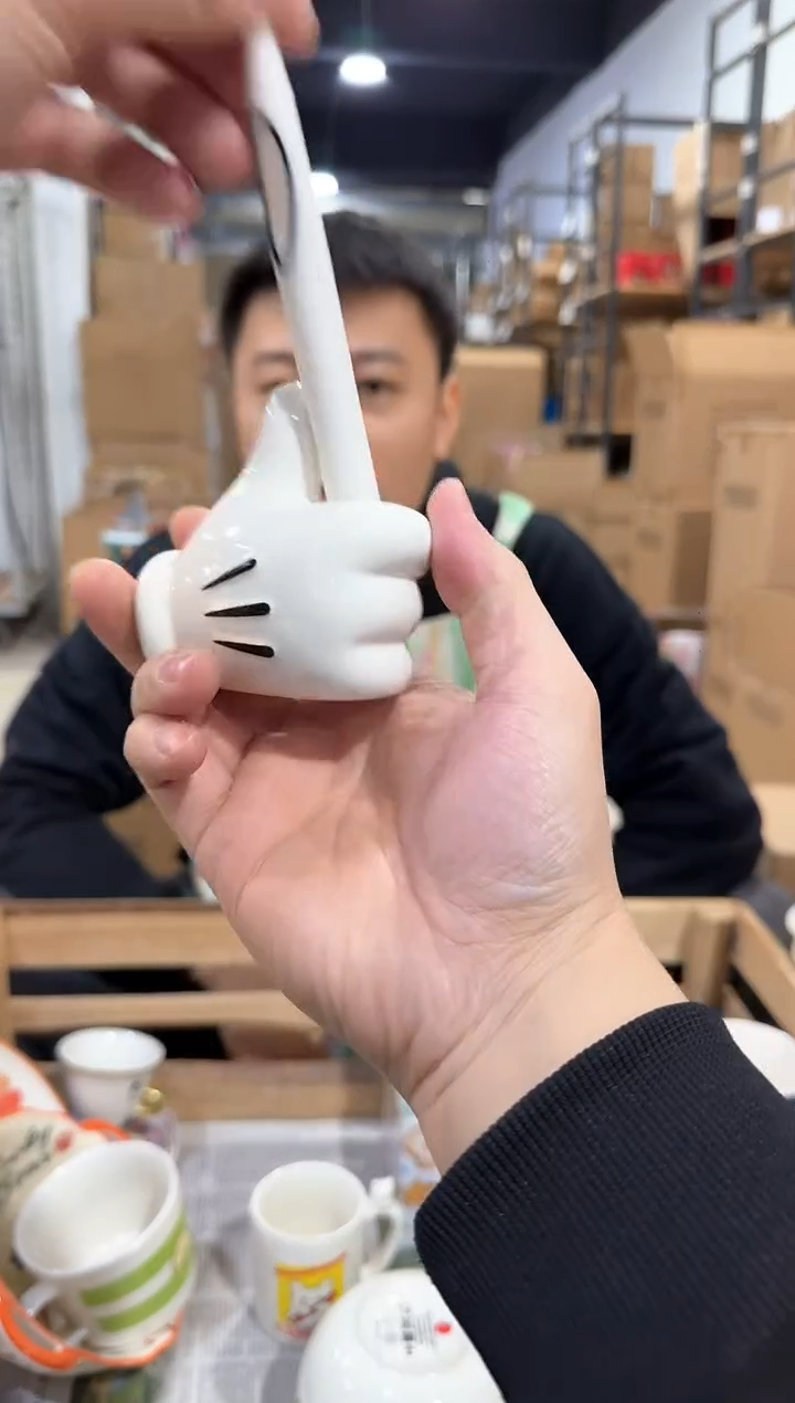 瓷片原盒米奇手牙刷架