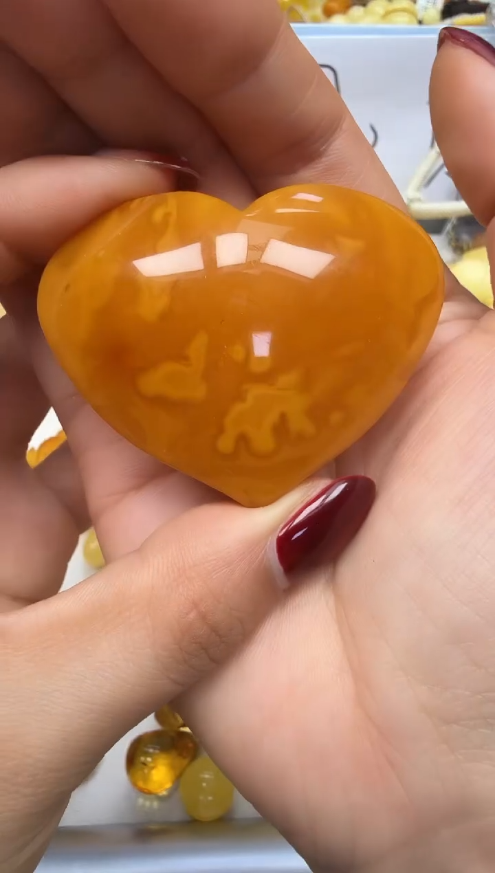 裸石琥珀未镶嵌如图