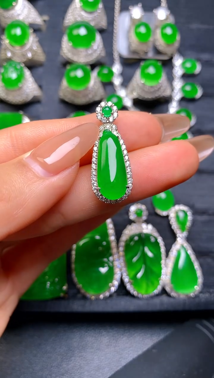 【闪购商品】翡翠吊坠(赠链)银S925镶嵌福瓜吊坠