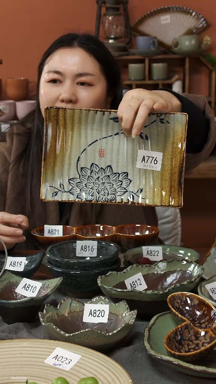 陶瓷A776 一只手绘蓝莲花长方盘条纹 23*15*2.5 微瑕