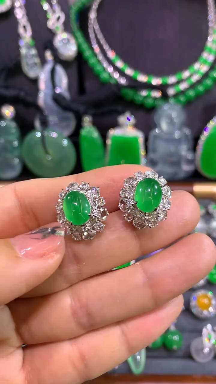 18K金镶嵌翡翠耳饰耳钉