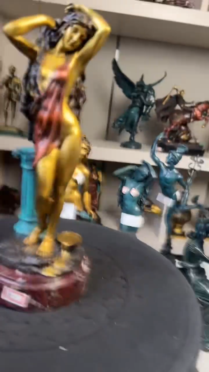 精铜材质 精美雕塑