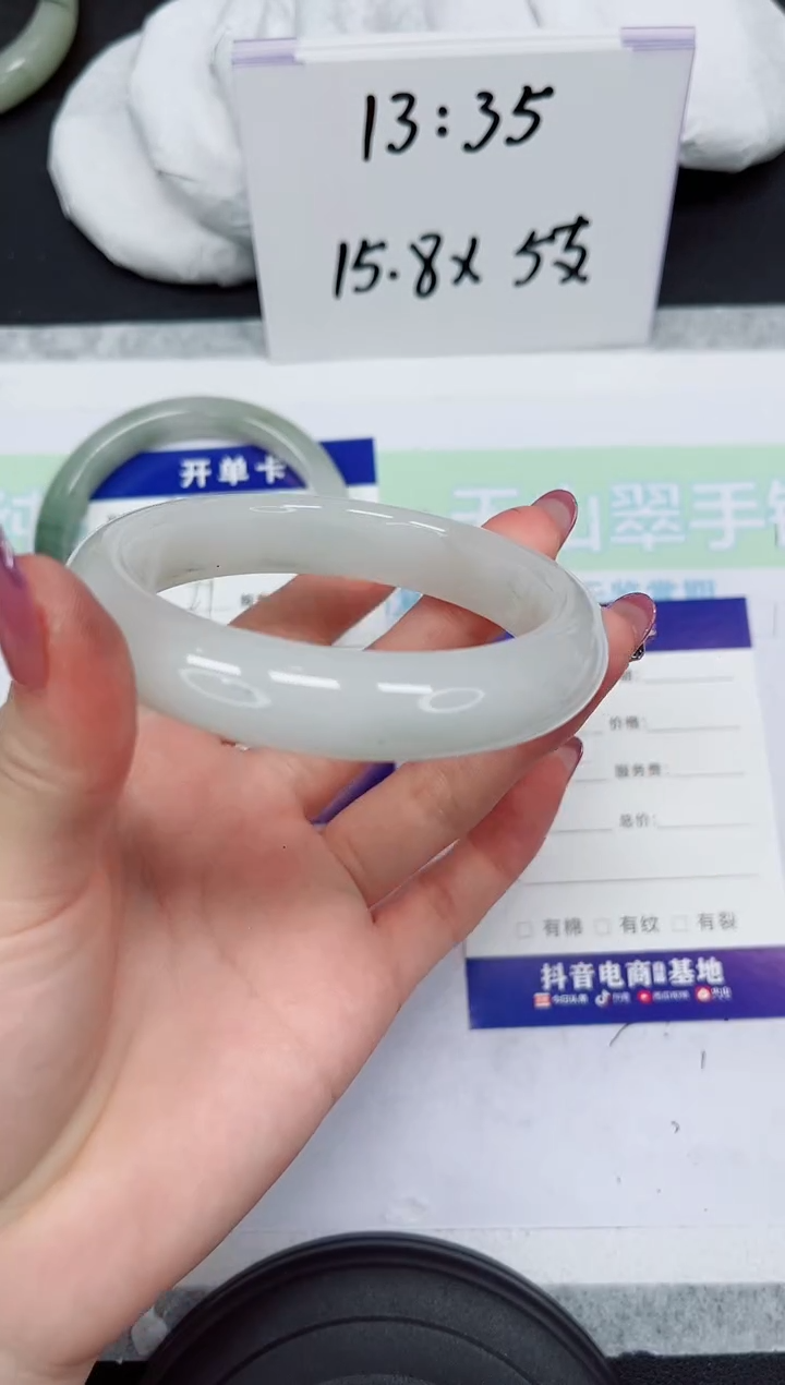 【闪购商品】石英质玉未镶嵌手镯234