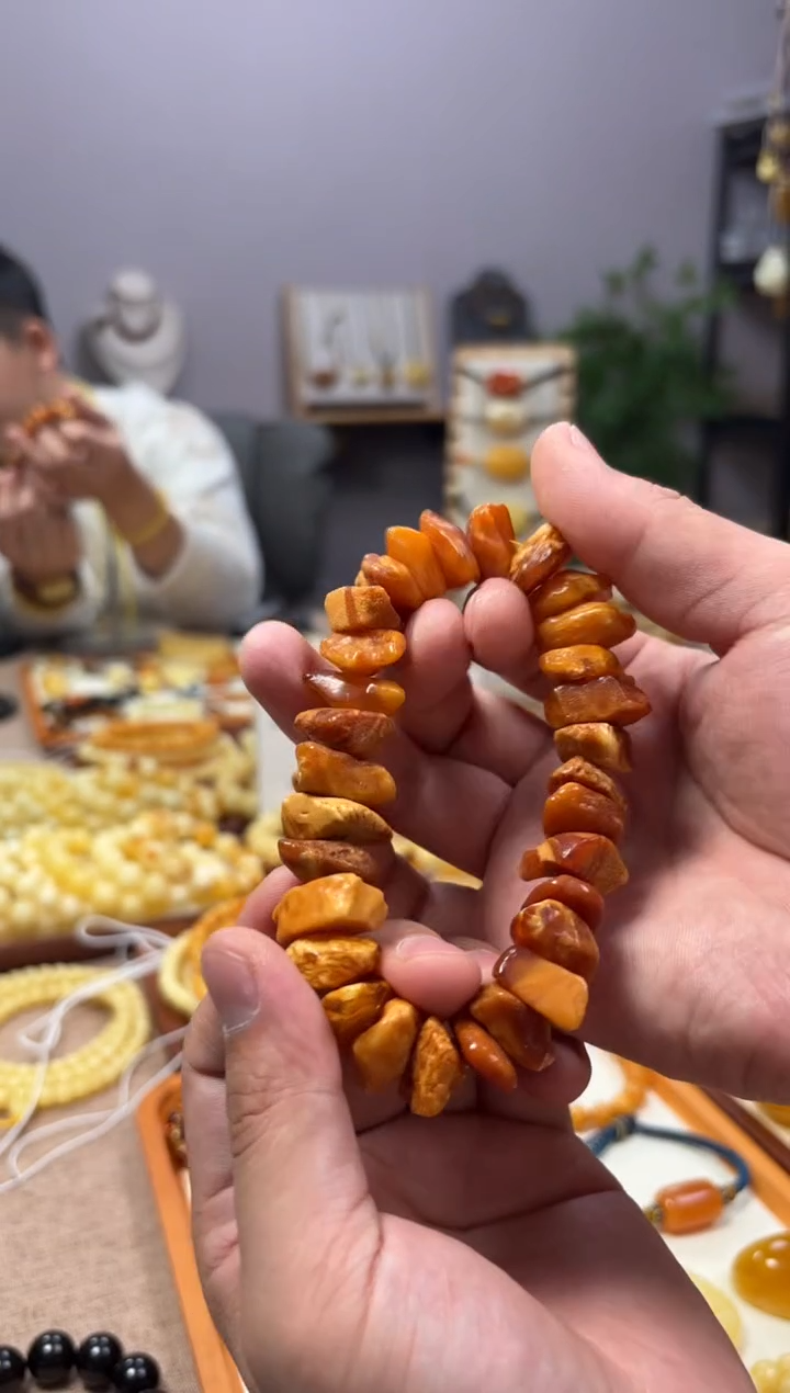 【闪购商品】蜜蜡裸石未镶嵌手串