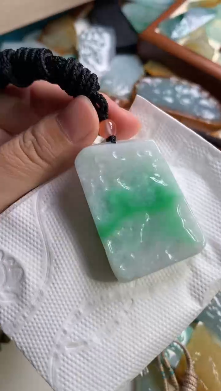 【闪购商品】翡翠颈饰未镶嵌吊坠