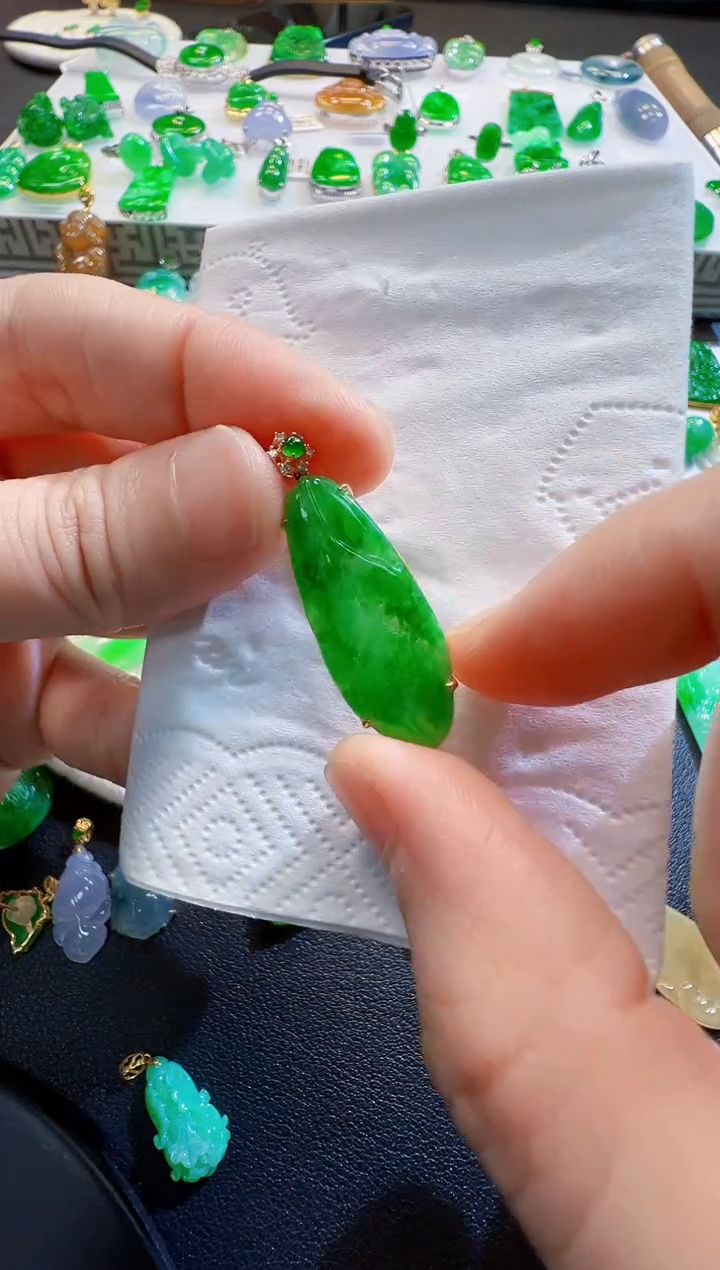 翡翠18K金镶嵌吊坠(不含链)1000