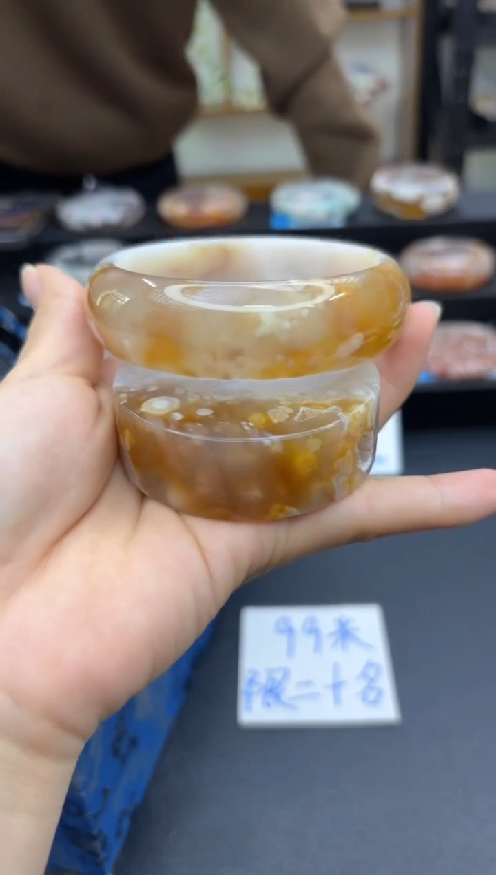 【闪购商品】石英质玉手镯未镶嵌C101(64圈赠送镯心)