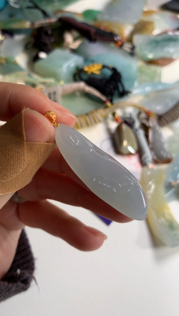 【闪购商品】翡翠颈饰18K金镶嵌吊坠