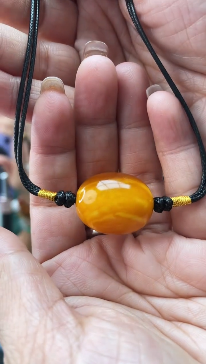 未镶嵌琥珀珠宝奇石发一件