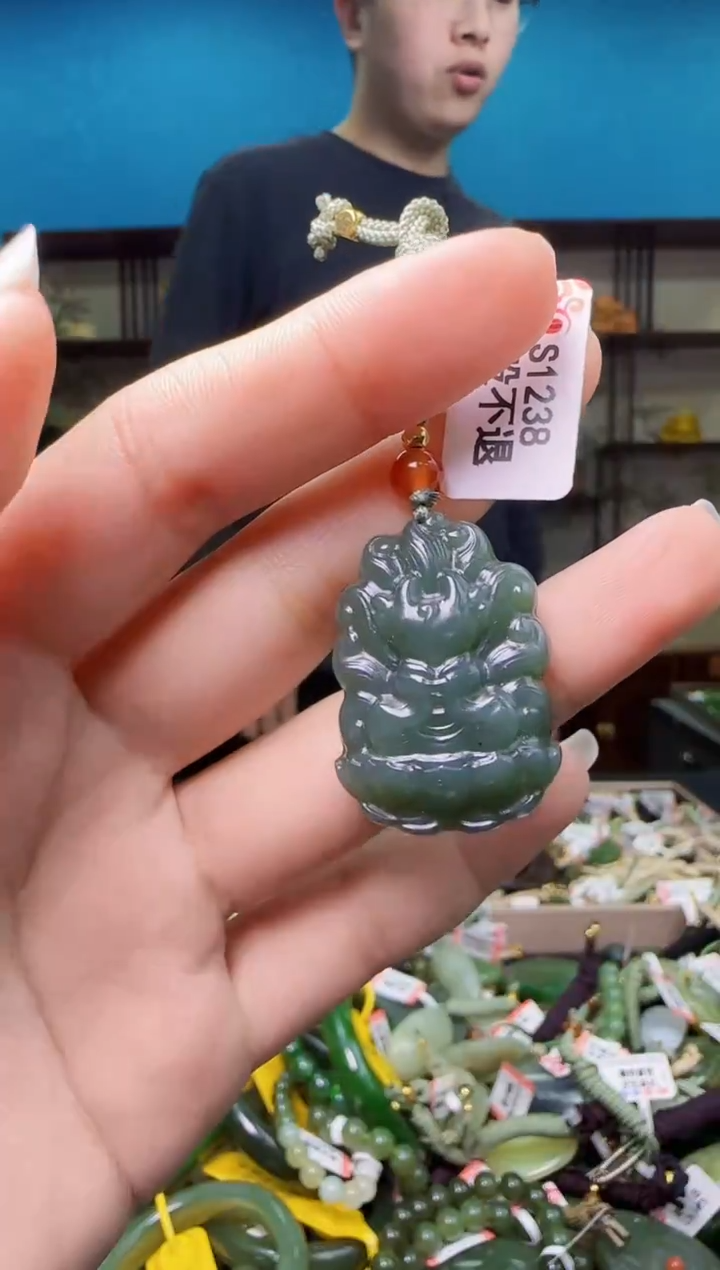 颈饰未镶嵌和田玉1