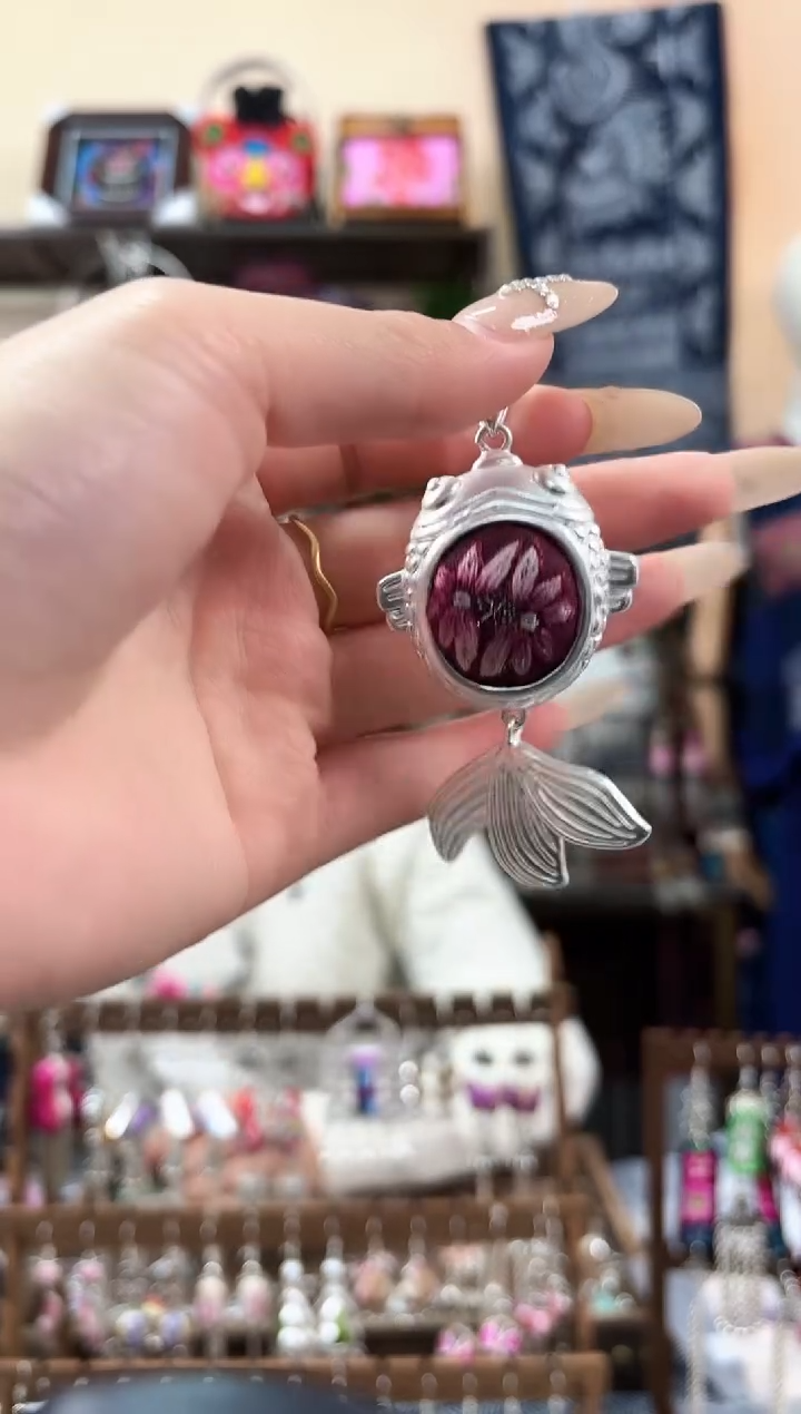 织绣民族风非遗老绣饰品110