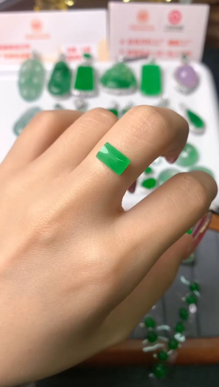 【闪购商品】定制翡翠未镶嵌裸石（镶嵌定制）