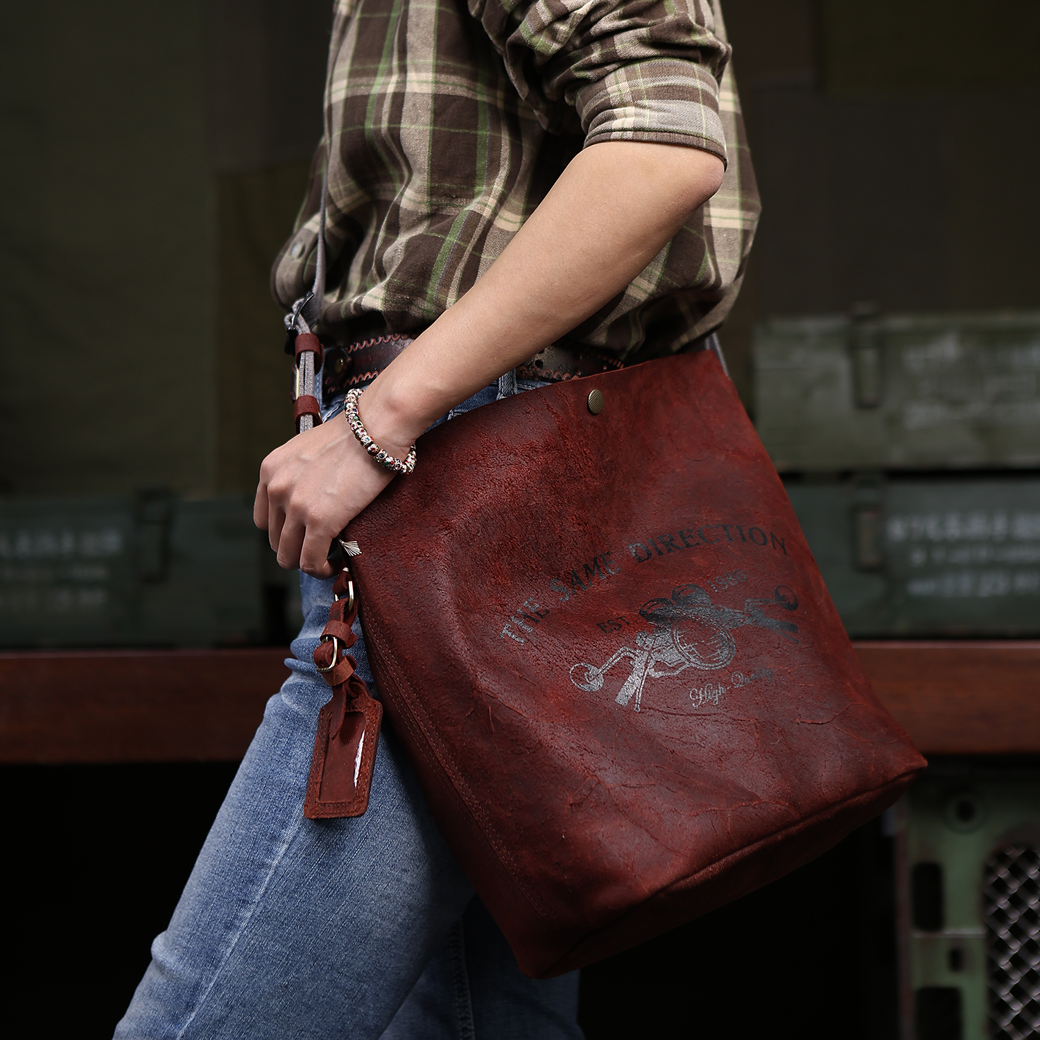 方向手工皮具经典英国CFS重磅油蜡皮水桶包斜挎包男包女包8837