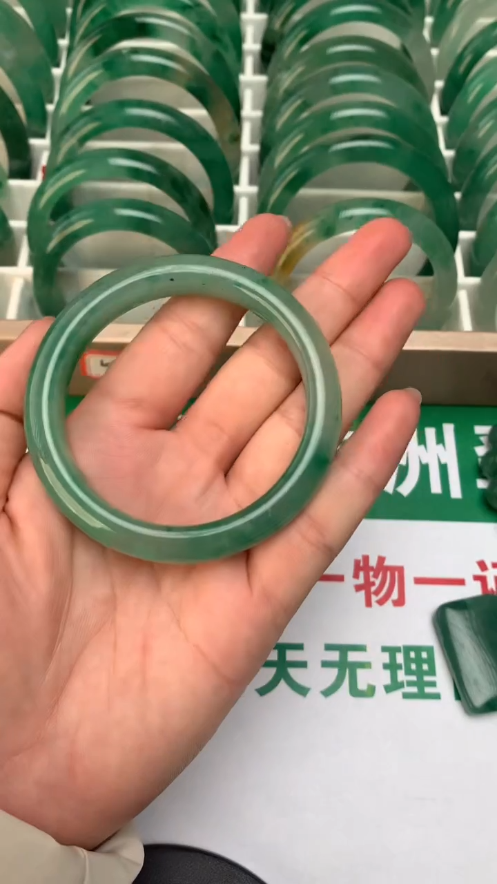 【闪购商品】石英质玉手镯未镶嵌手镯