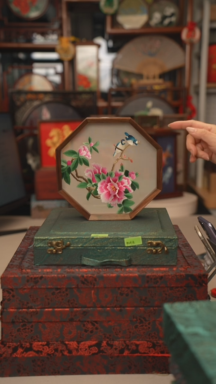 扇子苏绣挂画 尺寸43乘54