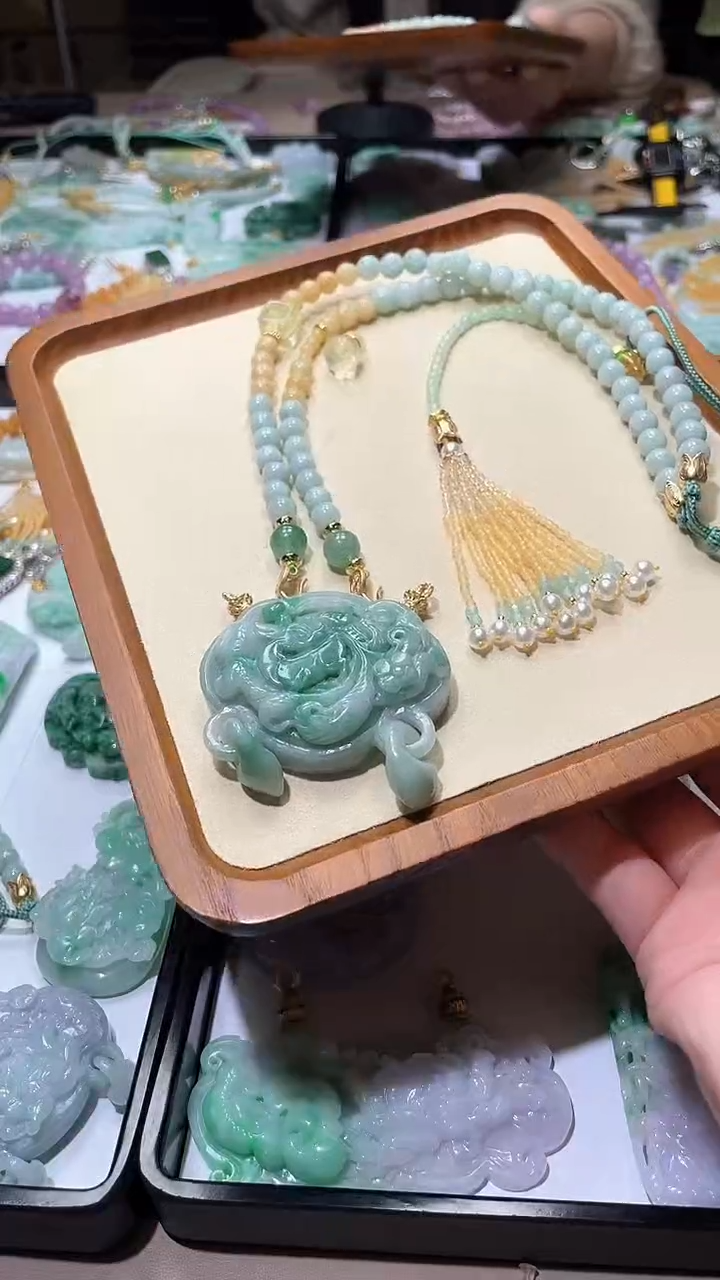 【闪购商品】翡翠颈饰未镶嵌吊坠