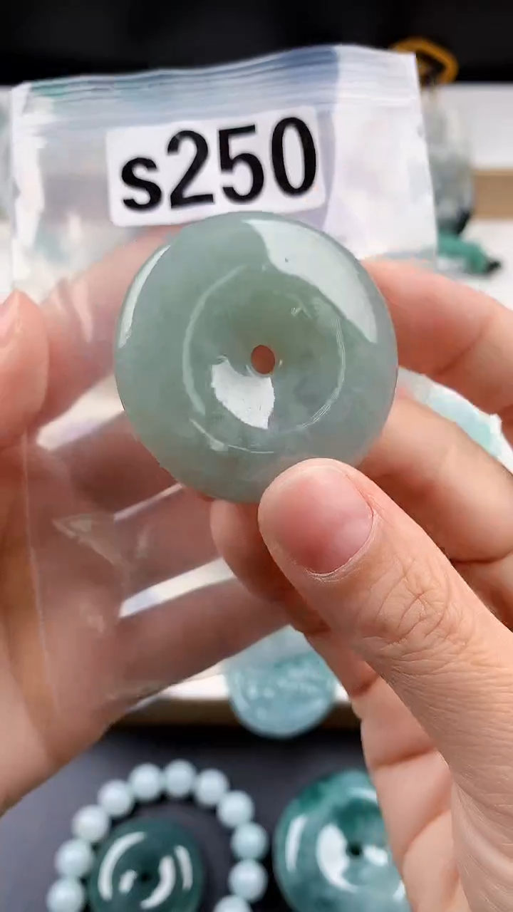 颈饰未镶嵌翡翠天然翡翠吊坠挂件