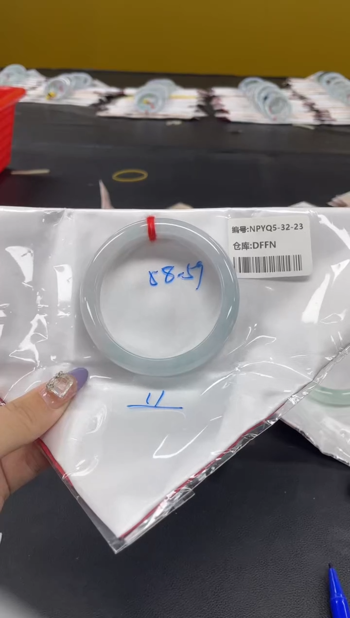 未镶嵌手镯翡翠翡翠手镯