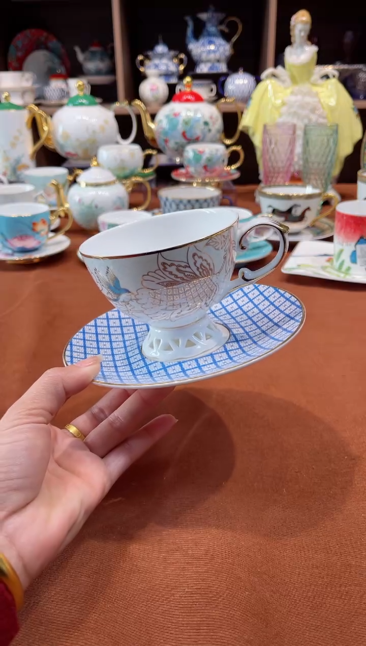 【闪购商品】瓷片金色花园········