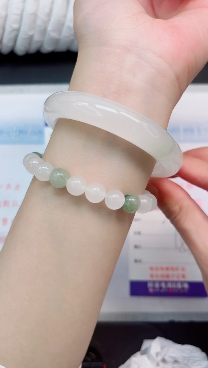 【闪购商品】石英质玉手镯未镶嵌229-56.2