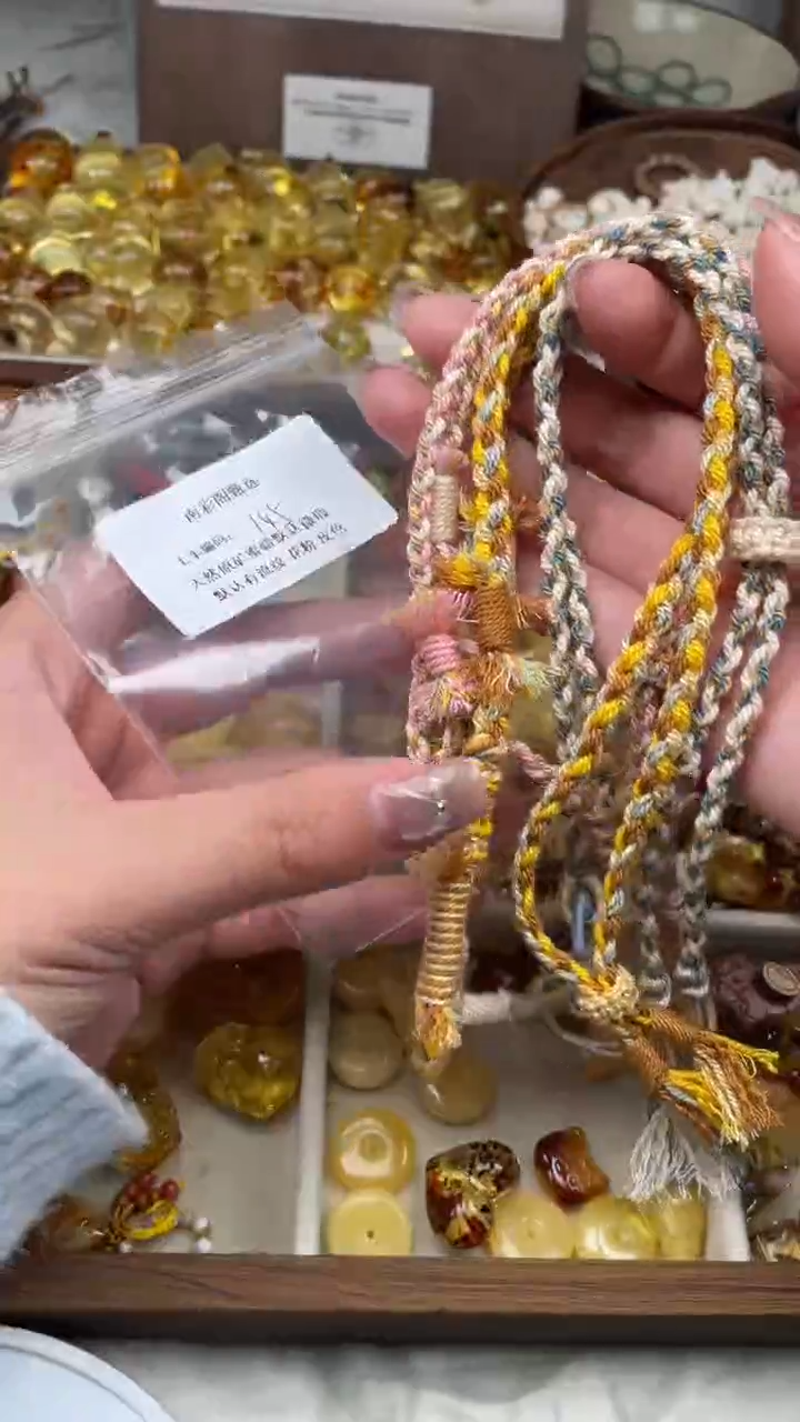 裸石琥珀未镶嵌一***?145/