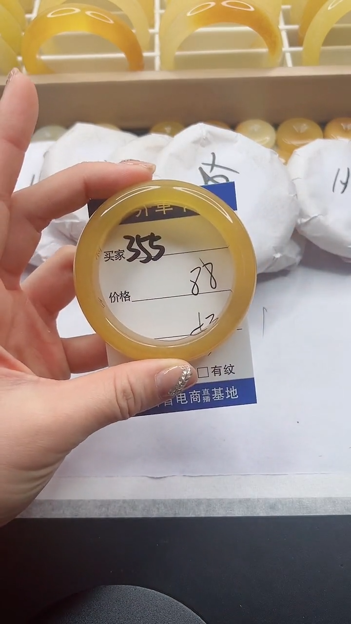 【闪购商品】石英质玉手镯未镶嵌355-58+