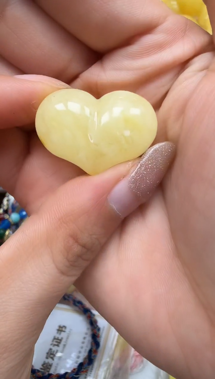 裸石琥珀未镶嵌如图