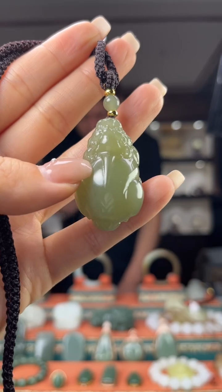 和田玉未镶嵌颈饰佩佩