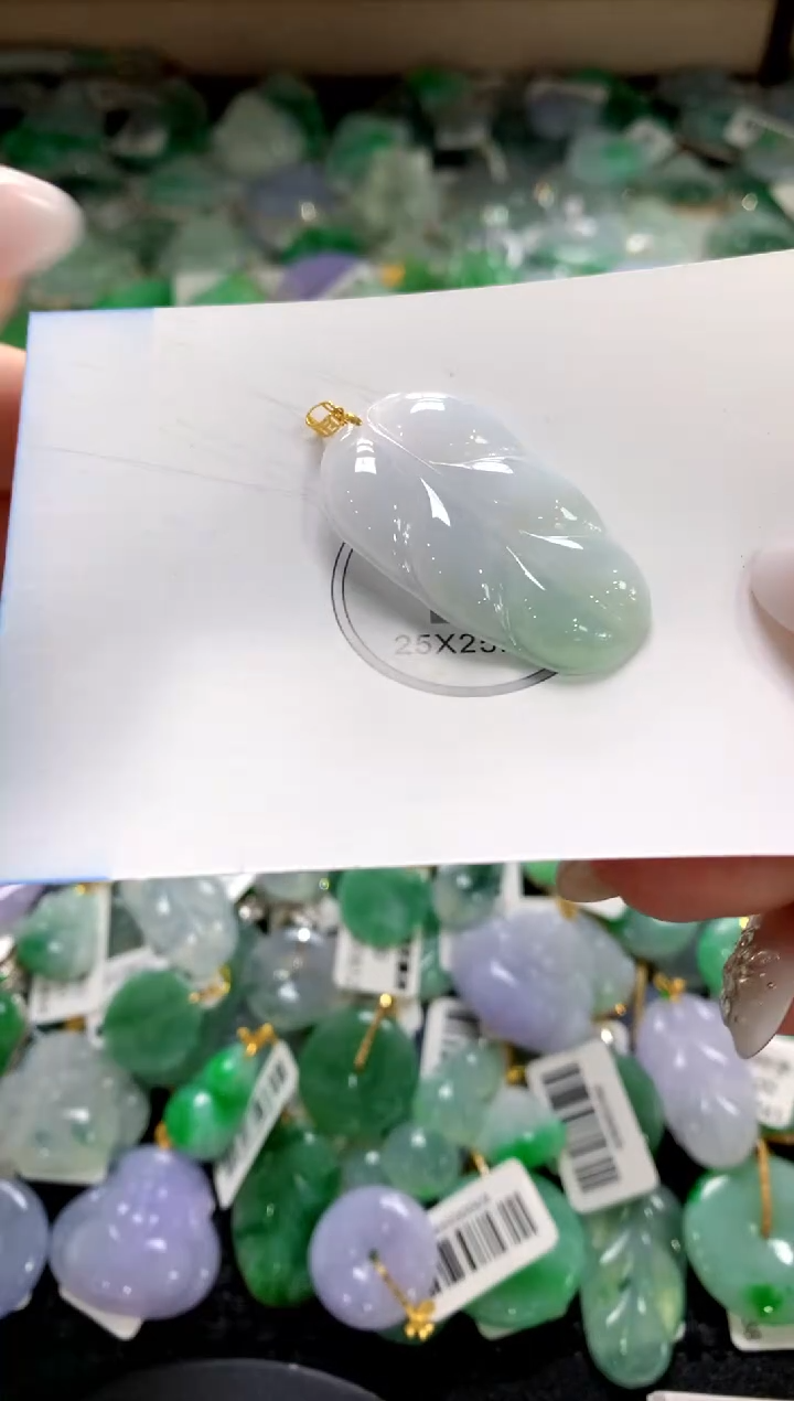 颈饰18K金镶嵌翡翠1111111111111111