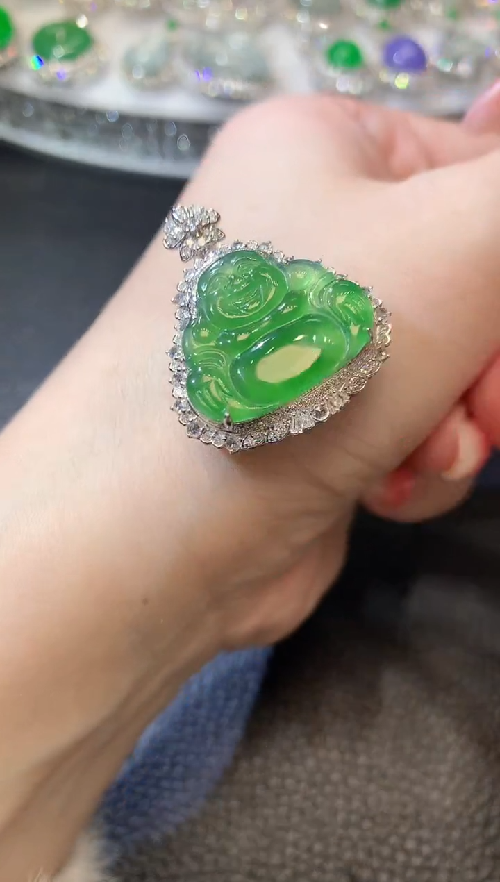 【闪购商品】翡翠吊坠(不含链)18K金镶嵌C76