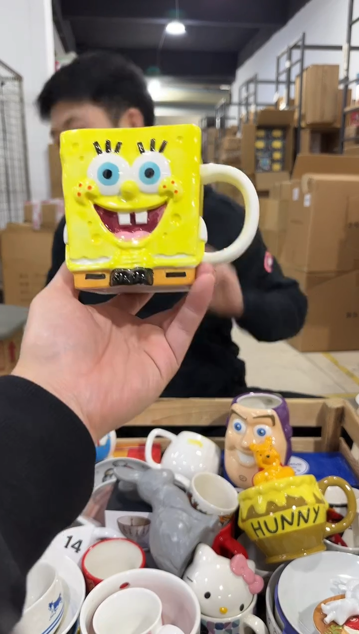 瓷片海绵宝宝方形杯