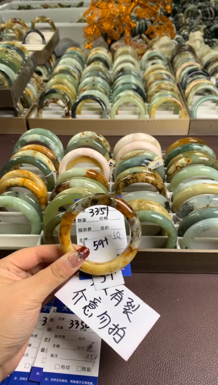 【闪购商品】蛇纹石玉手镯未镶嵌3351