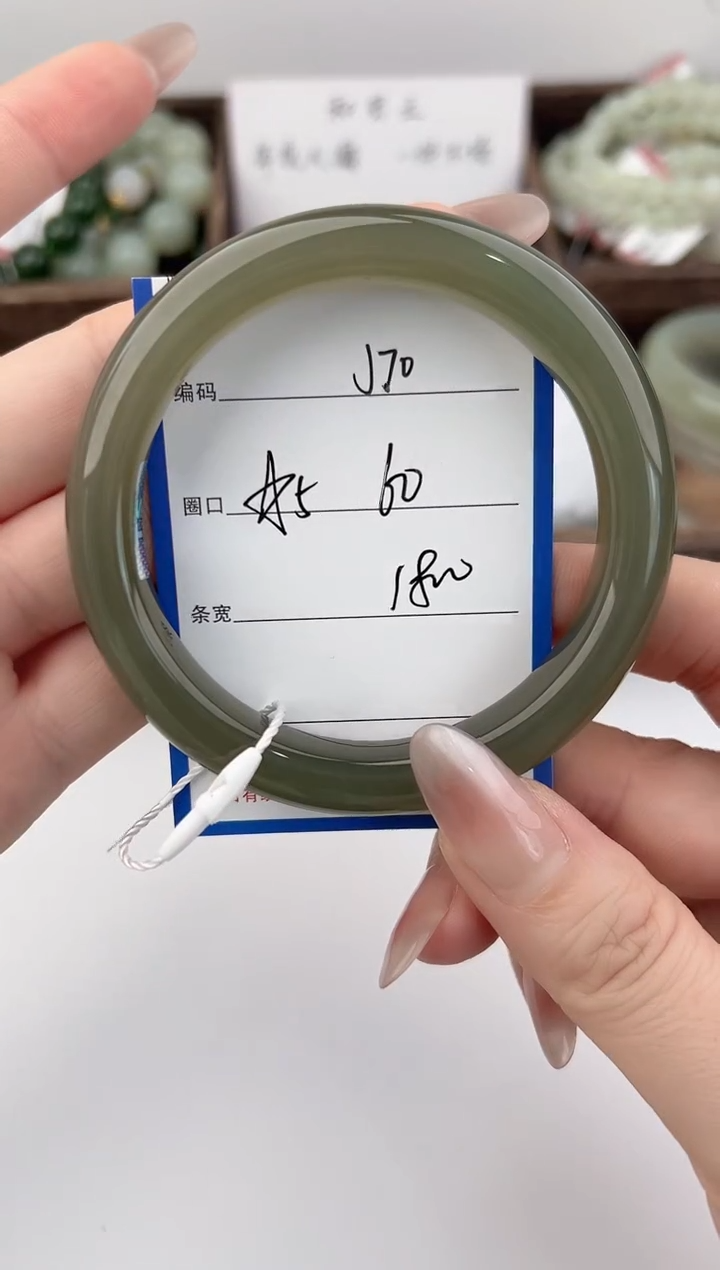 未镶嵌手镯和田玉70颜色微差无瑕疵