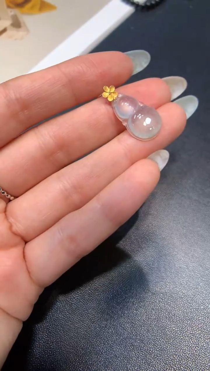 颈饰18K金镶嵌翡翠葫芦