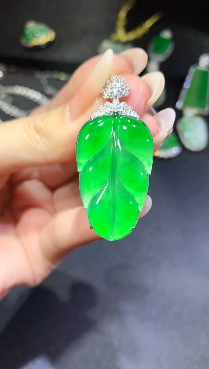 【闪购商品】翡翠吊坠(不含链)18K金镶嵌116-叶子