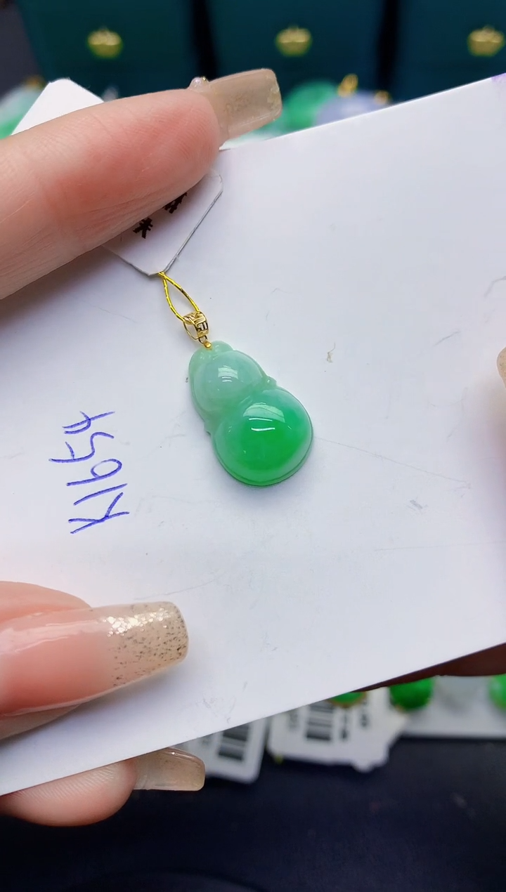 颈饰18K金镶嵌翡翠缅甸天然翡翠A货