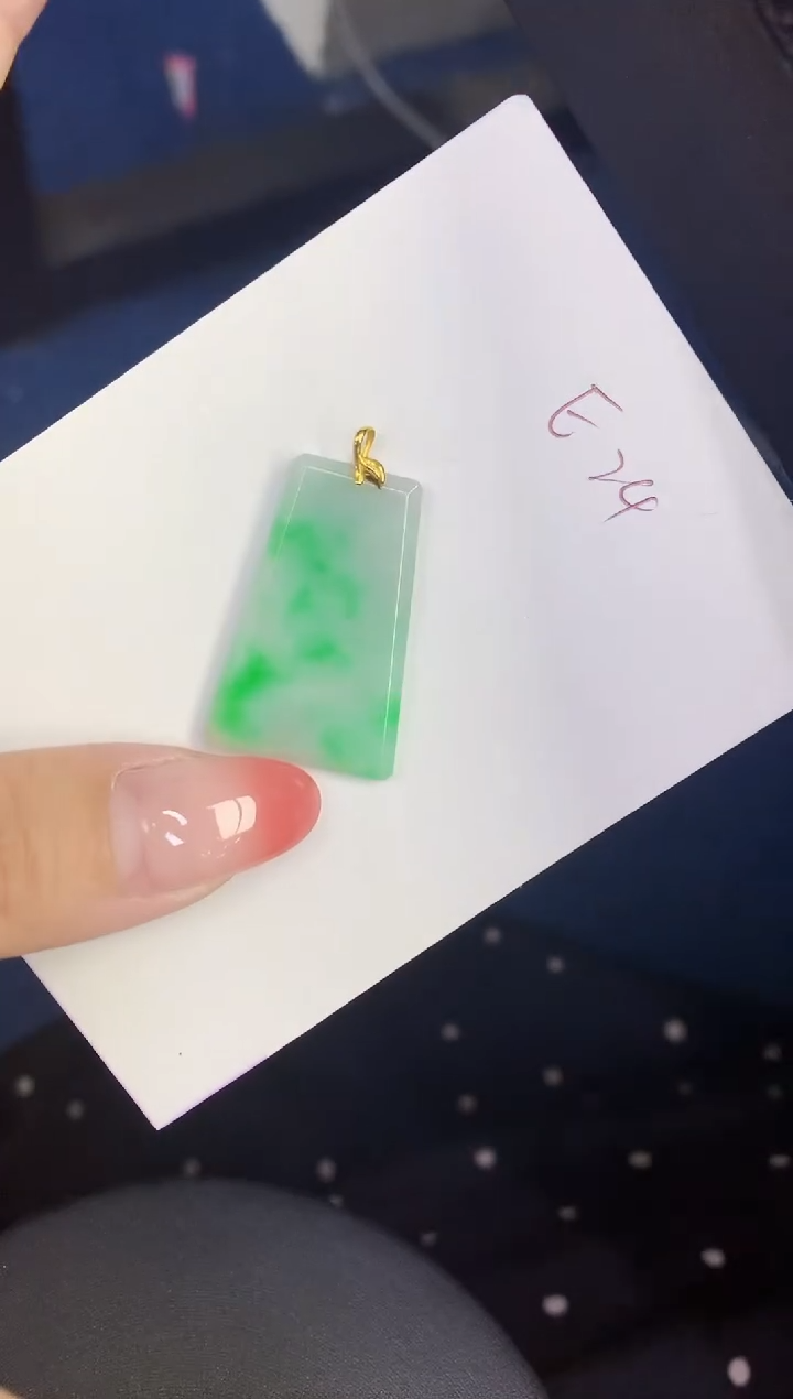 翡翠18K金镶嵌颈饰缅甸天然翡翠A货