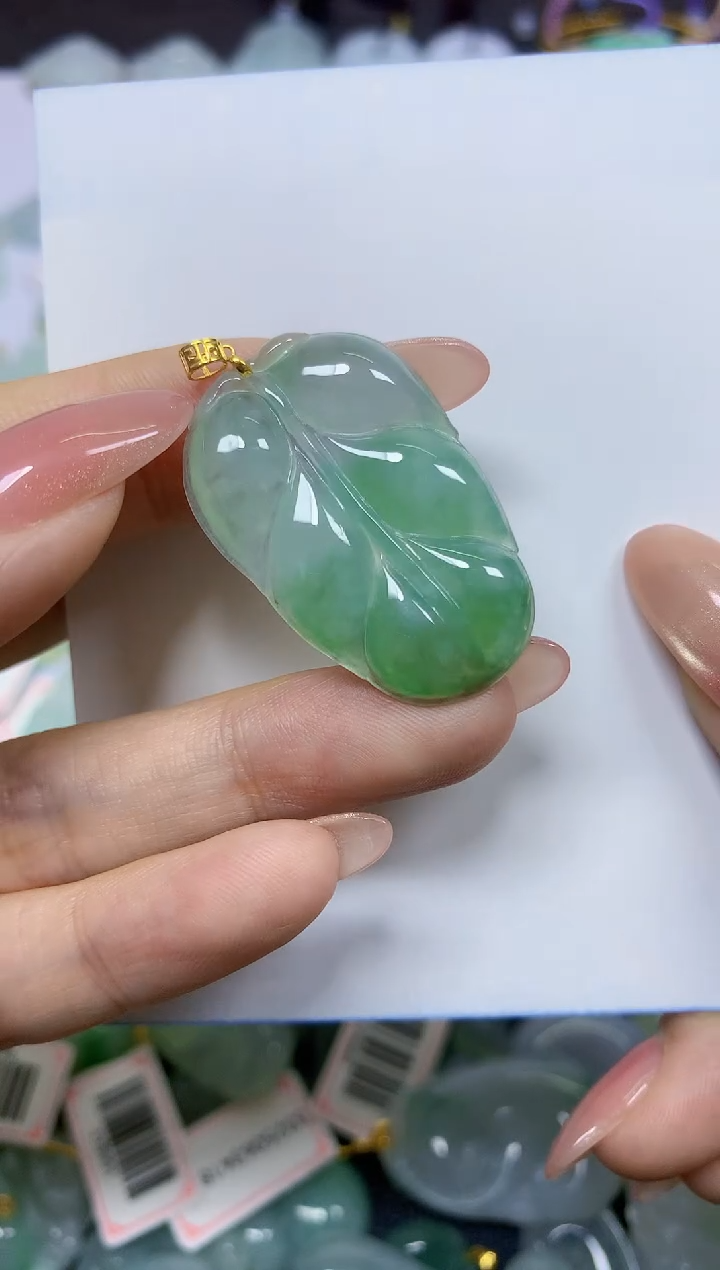翡翠18K金镶嵌颈饰天然翡翠A货
