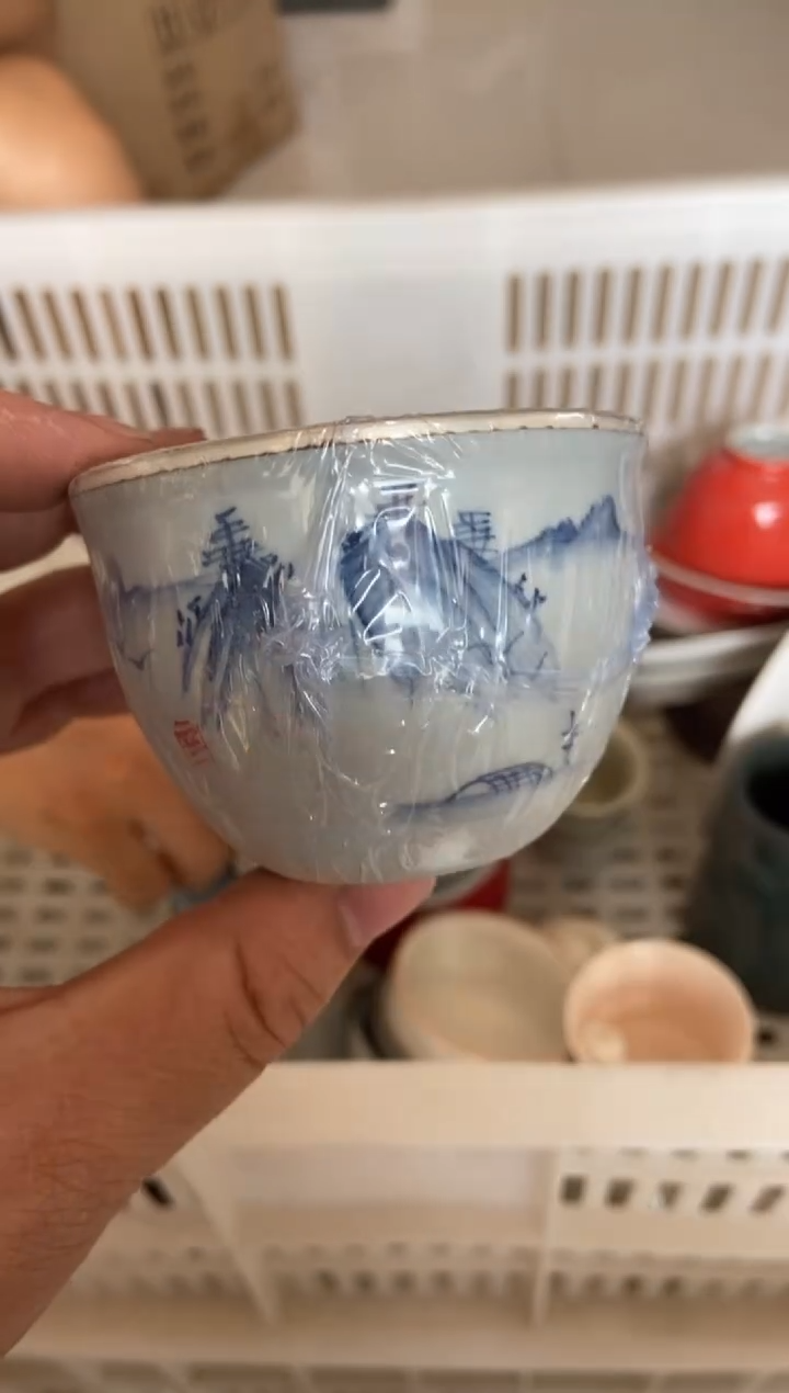 摄影的产品有使用过的痕迹有点脏介意勿拍