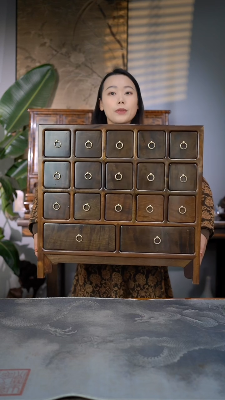 【闪购商品】金丝楠木艺满花阴沉木精工多宝柜591