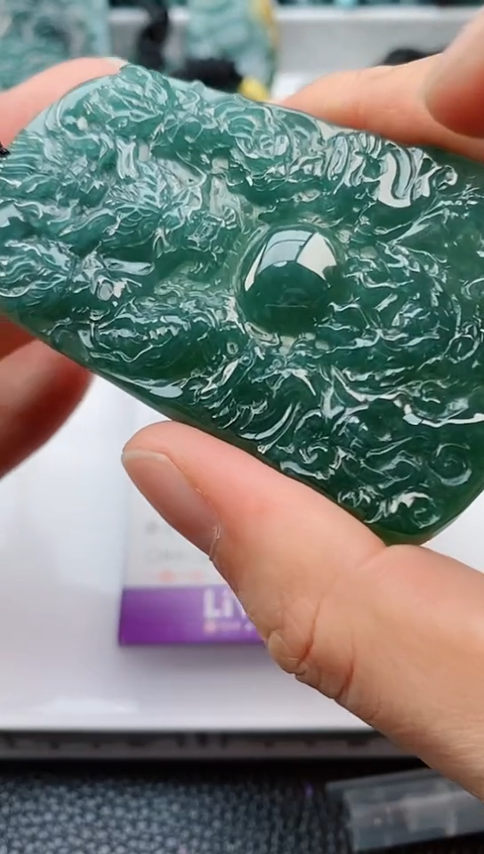 【闪购商品】翡翠颈饰未镶嵌            