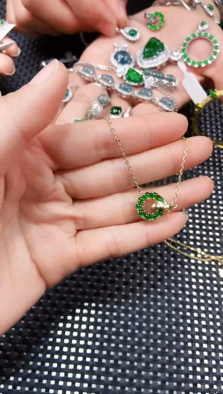 【闪购商品】翡翠颈饰未镶嵌111111111