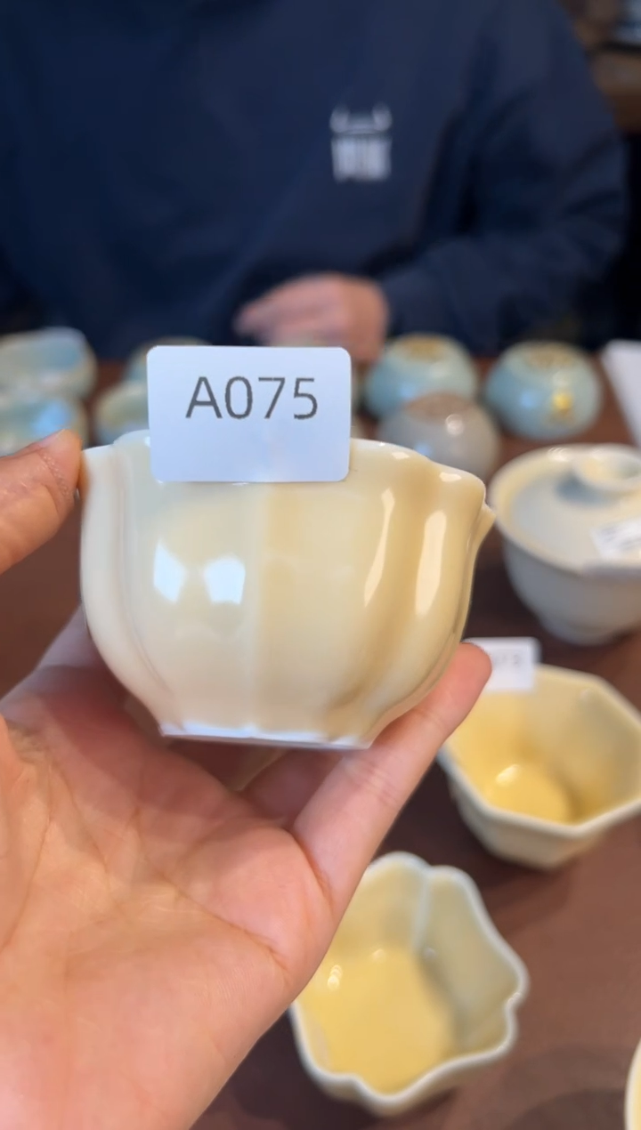 【闪购商品】瓷片问鼎        鹅黄A075