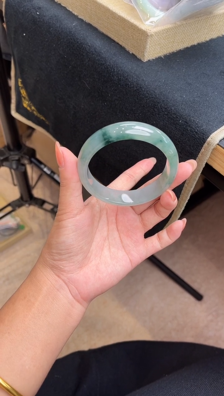 未镶嵌手镯翡翠手镯